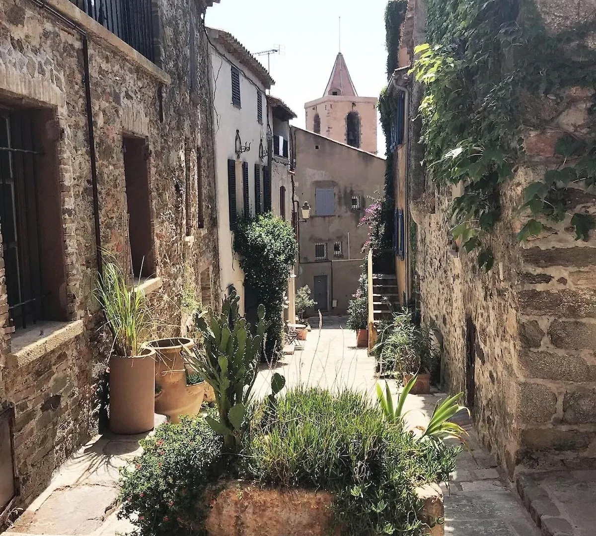 Holiday home Maison Jasmin, Modern, Air-Conditioned 2-Bed With Lovely Terrace & Communal Pool Le Plan-de-la-Tour France